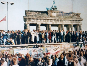 1989年11月10日ベルリンの壁は崩壊された